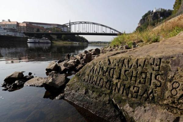 تور جمهوری چک: سنگ های گرسنگی رودخانه البه جمهوری چک، هشداردهنده خشکسالی
