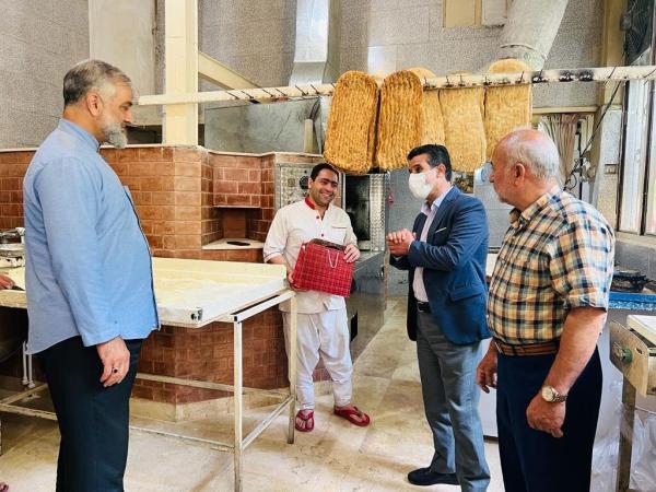 ببینید ، نانوای مقرون به صرفه فروش و با اخلاق ، تجلیل از شاطر زنجانی محله مرزداران