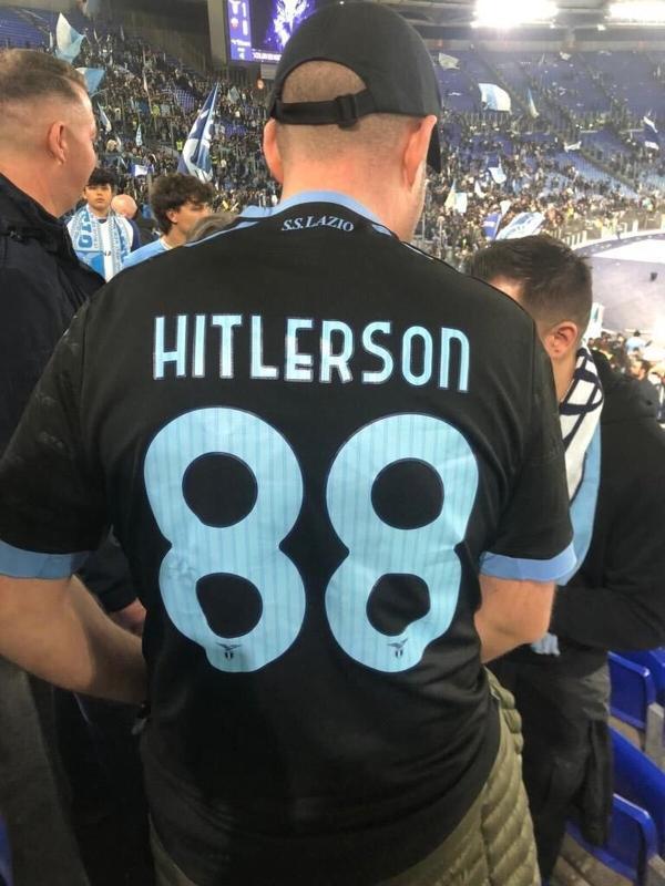اقدام عجیب طرفدار فوتبال با پوشیدن لباس هیتلر! ، تاوان سنگین برای رفتار جنجالی در دربی